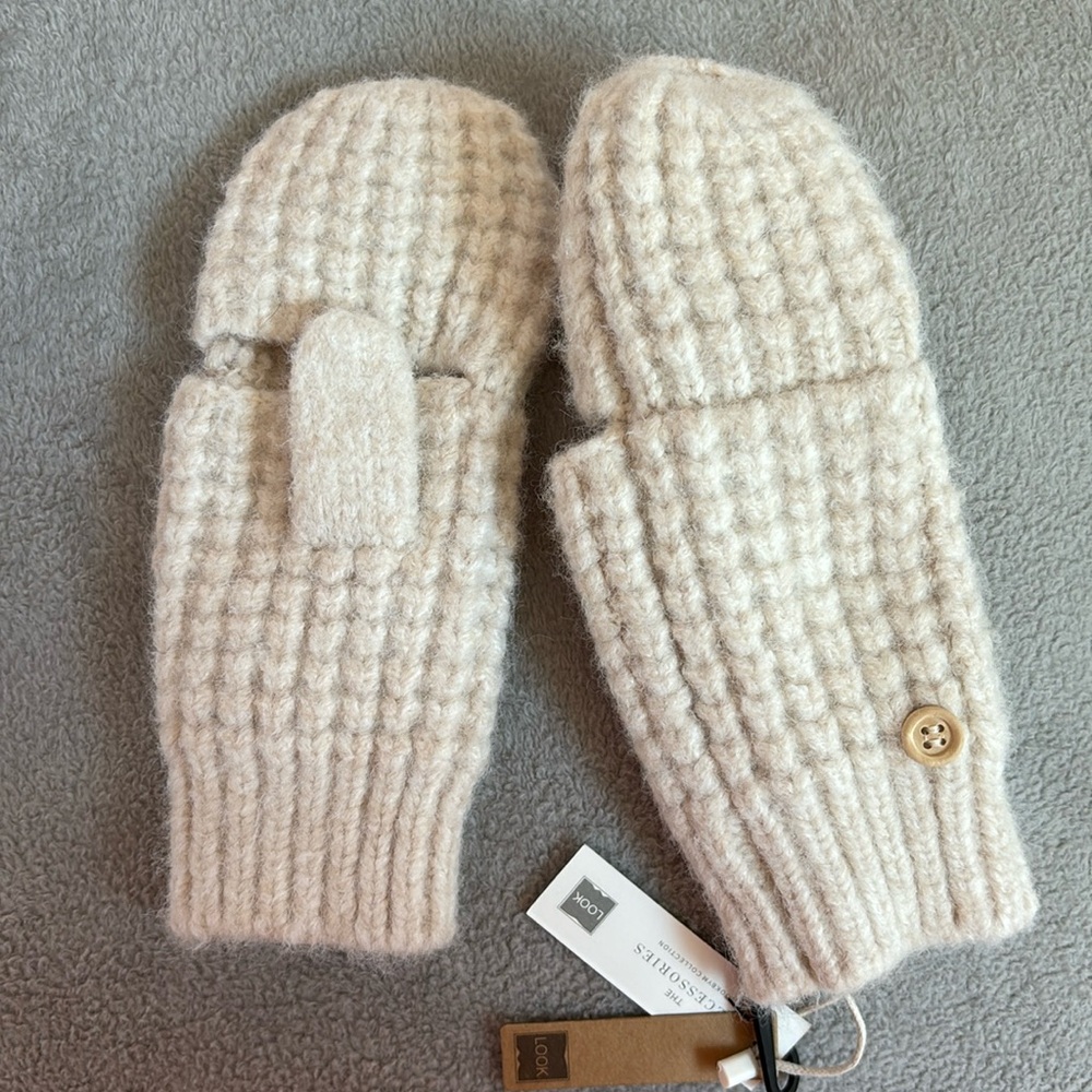 Warm beige mittens, brand new
